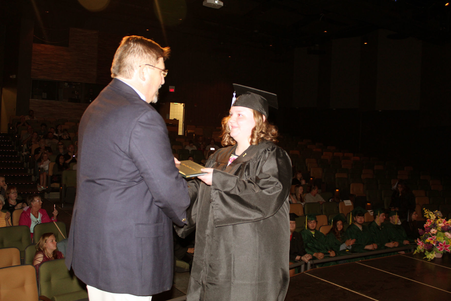060419-ctzn-news-dsl-grad025.jpg